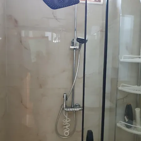 Kujtimi House Ubytování v soukromí